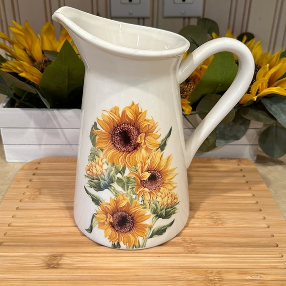 🌻Ceramic Sunflower Pitcher - Picture 1 of 3